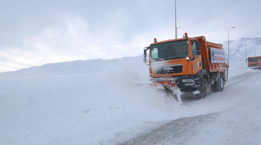 B&uuml;y&uuml;kşehir 24 saat karla m&uuml;cadele ediyor