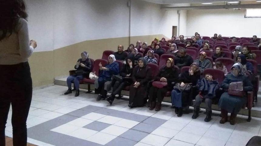 Velilere &ccedil;ocuk istismarına karşı eğitim verildi