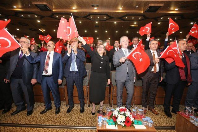 Gazi şehirde Kurtuluş coşkusunun finali kahramanlık türküleri ise yapıldı