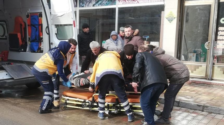 Çatıdan havalandırma boşluğuna düşen yaşlı adam yaralandı