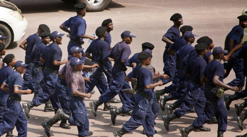 Kadın mahkumlar duvarı delerek kaçtı