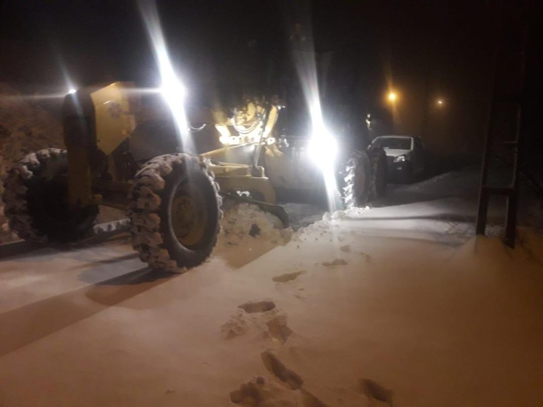 Aydın&rsquo;da kar 8 Mahallenin yolunu kapattı