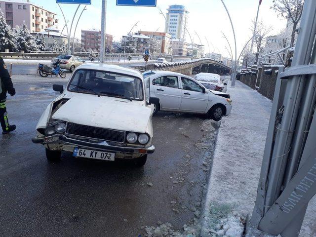 Uşak’ta zincirleme trafik kazası