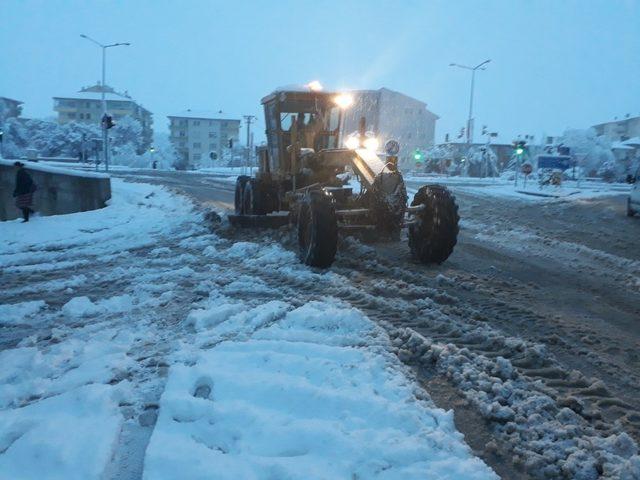 Sungurlu belediyesi’nden kar mesaisi