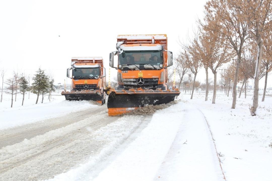 Konya B&uuml;y&uuml;kşehir&rsquo;den yoğun kar mesaisi