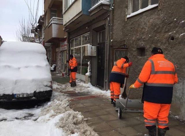 Afyonkarahisar’da kar temizleme çalışmaları başladı