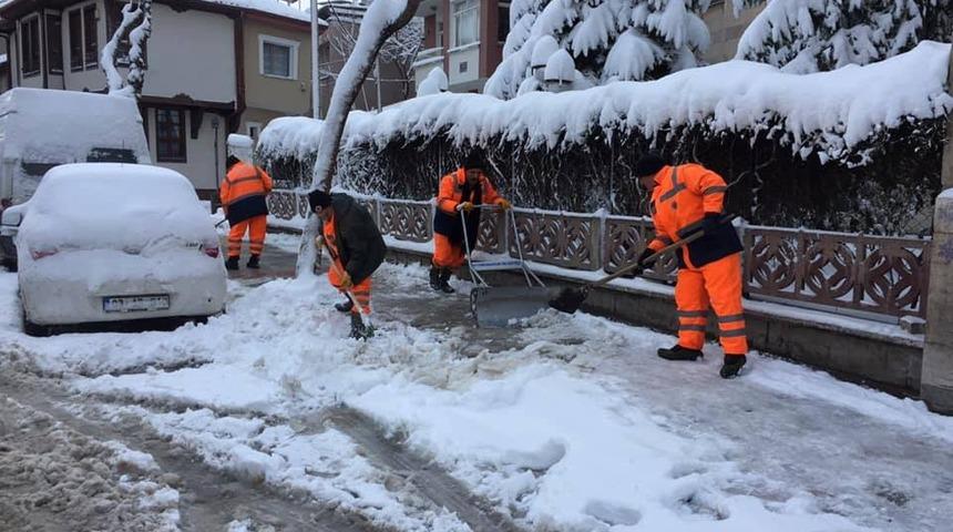 Afyonkarahisar&rsquo;da kar temizleme &ccedil;alışmaları başladı