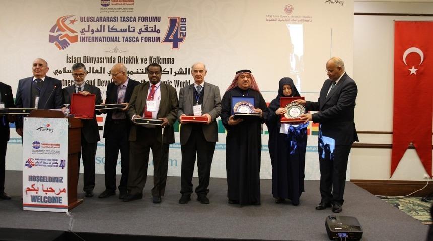 K&uuml;tahya &ccedil;inisi, TASCA Forumu&rsquo;nun katılım hediyesi oldu