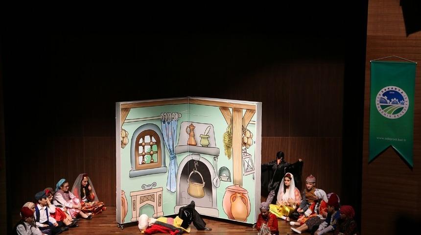 &lsquo;Nasreddin Hoca&rsquo; isimli tiyatro vatandaşın beğenisini topladı