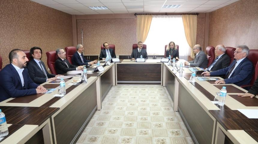 Rekt&ouml;r Savaş, &rsquo;Pilot &Uuml;niversiteler değerlendirme &rsquo; toplantısına katıldı