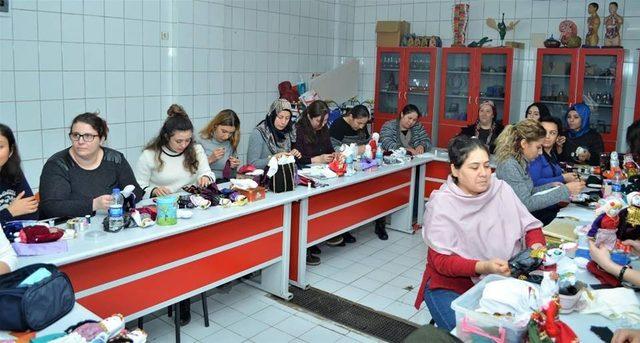 Milas’ta ek gelir sağlamak amacıyla ‘Dolgu Bez Bebek’ kursu