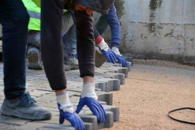 Menteşe’de yol çalışmaları devam ediyor