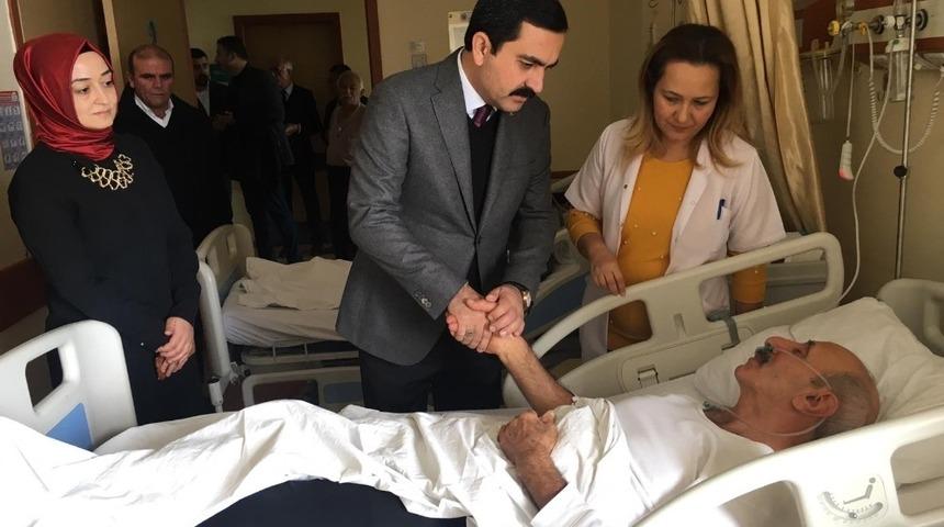 Belediye Başkanı ve Vali Akın kazazedeleri ziyaret etti