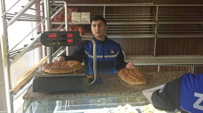 Aliağa&rsquo;da zabıtalardan fırın denetimi