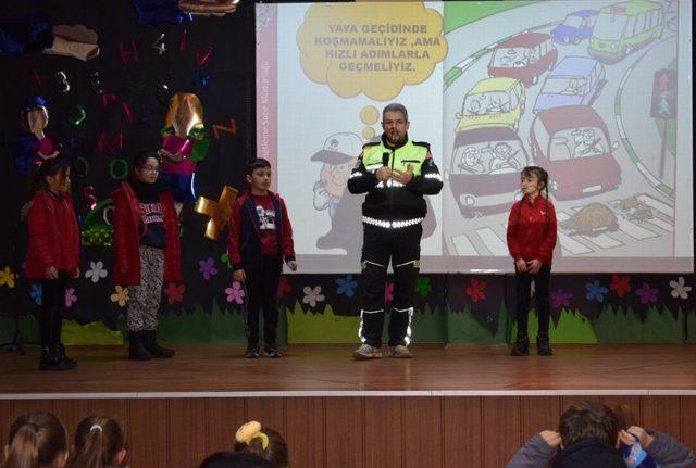 Milas’ta tüm öğrencilere ‘trafik dedektifi’ eğitimi verildi