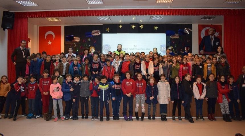 Milas&rsquo;ta t&uuml;m &ouml;ğrencilere &lsquo;trafik dedektifi&rsquo; eğitimi verildi