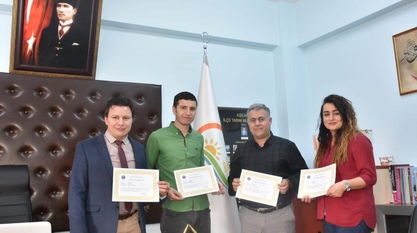 &Uuml;st&uuml;n başarı belgesi aldılar