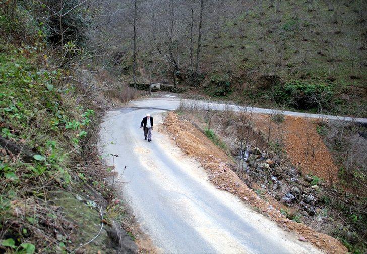 Gazete okuyabilmek için yaklaşık 8 kilometre yol katediyor G5