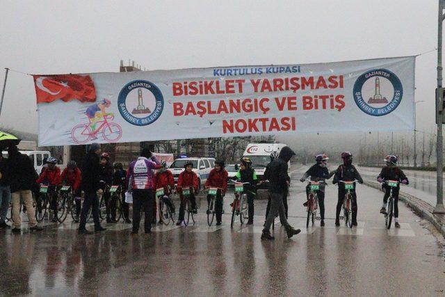 Gaziantep’te bisiklet yarışmasına yoğun katılım