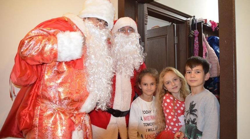 Noel Baba Marmaris&rsquo;te hediye dağıttı