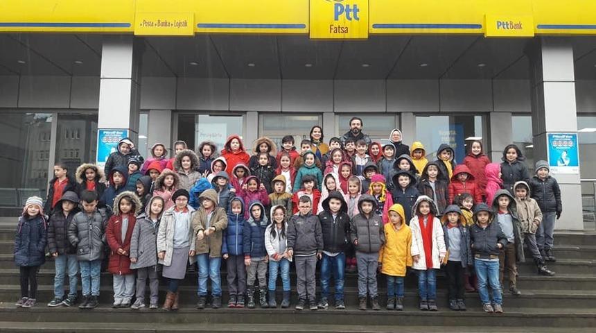 Yakınlarına yılbaşı tebrik kartı g&ouml;nderdiler