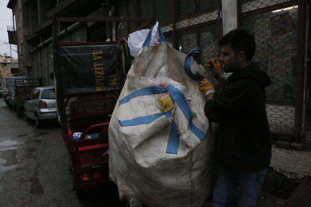 Iraklı elektronik mühendisi DEAŞ'dan kaçtığı Adıyaman'da hurdacılık yapıyor