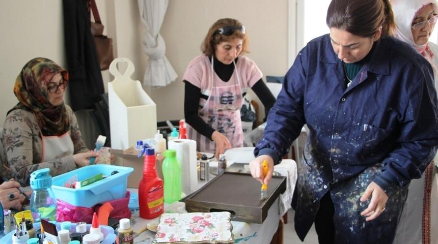 İskenderun&rsquo;da kadınlara y&ouml;nelik ahşap boyama kursu