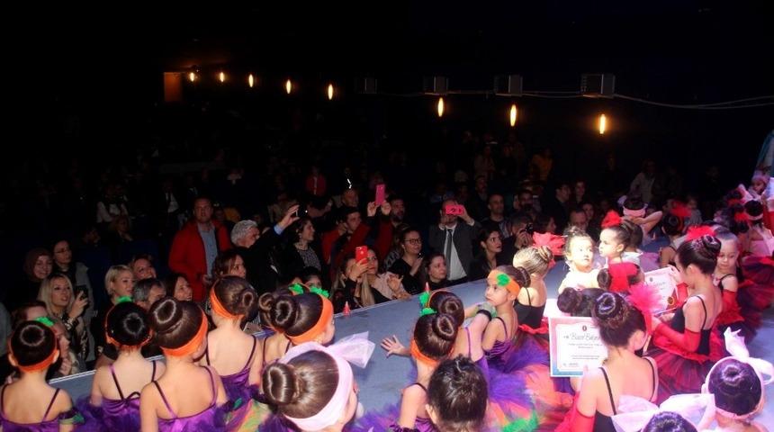 Başkan Günaydın balerinleri yalnız bırakmadı