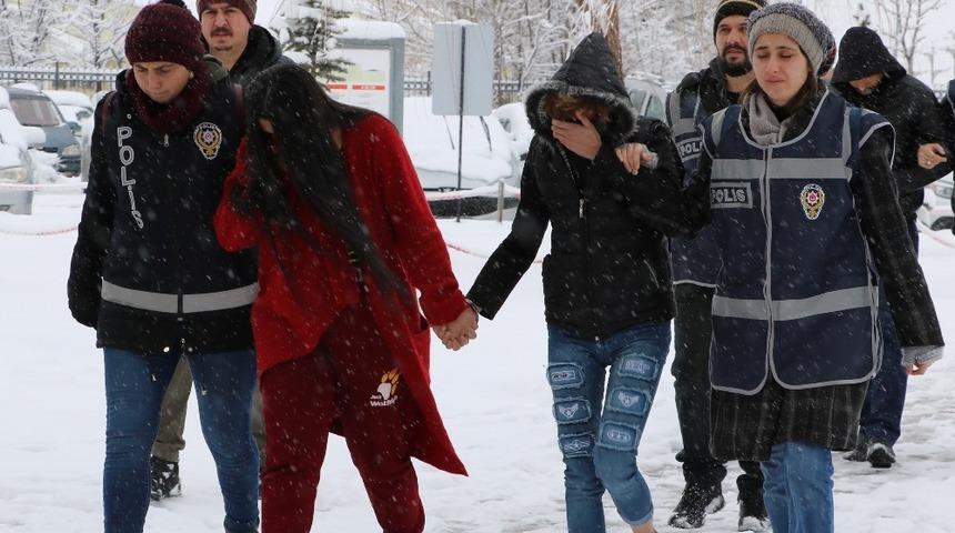 Yaşlıları darp edip, gasp eden &ccedil;ete yakalandı