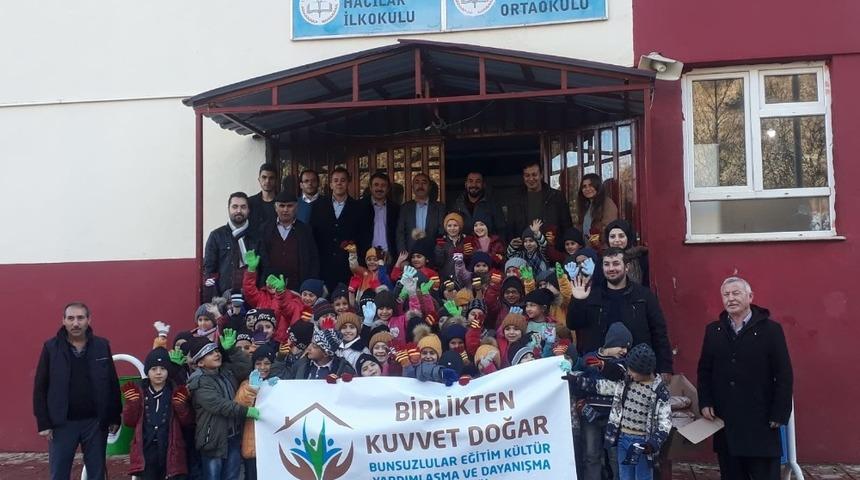 Kahramanmaraş&rsquo;ta 500 &ouml;ğrenciye kışlık kıyafet dağıtıldı