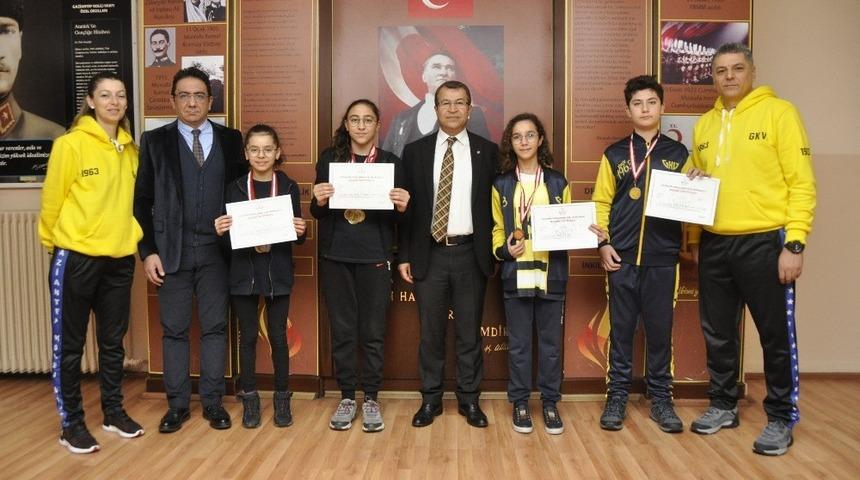 GKV&rsquo;de başarılı ok&ccedil;u ve y&uuml;z&uuml;c&uuml;ler &ouml;d&uuml;llendirildi