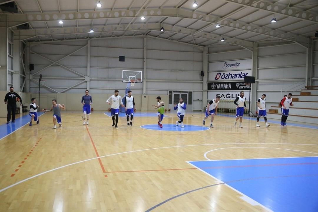Denizli Basket UPS Spor ma&ccedil;ı hazırlıklarını s&uuml;rd&uuml;r&uuml;yor