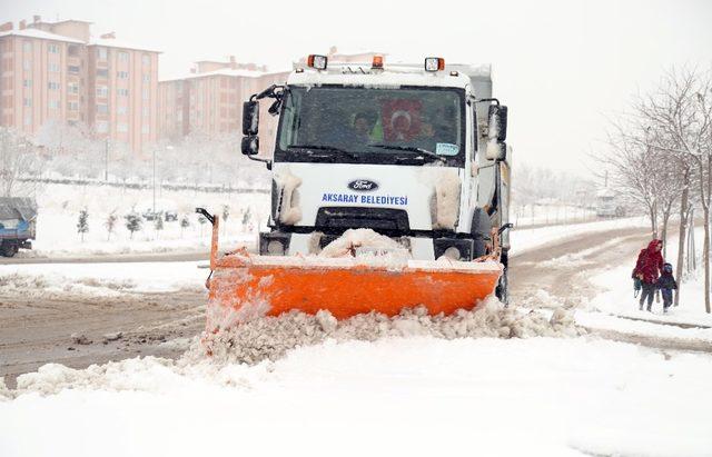Aksaray Belediyesinde tüm ekiplerin kar seferberliği
