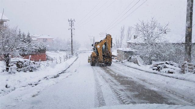 Başiskele’nin yüksek kesimlerinde kar mesaisi başladı