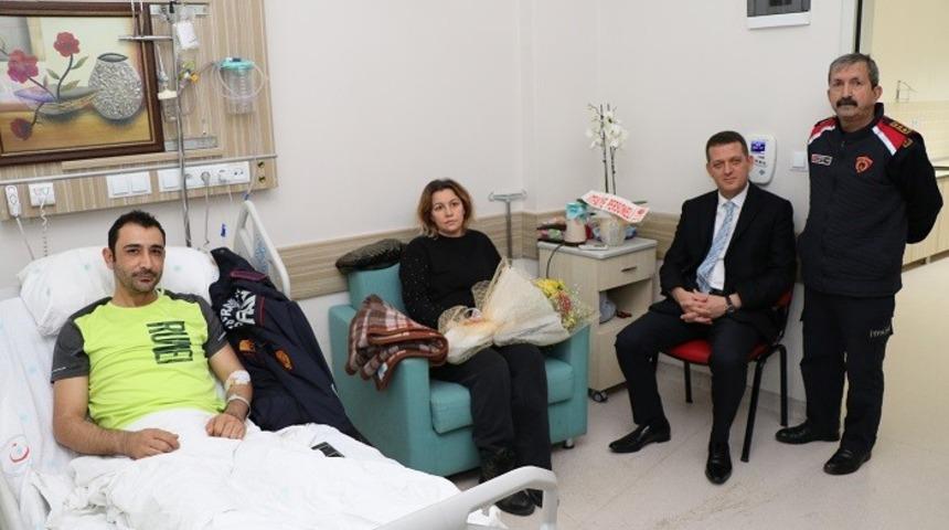 &Uuml;rkmezer&rsquo;den ayağı kırılan itfaiye erine ge&ccedil;miş olsun ziyareti