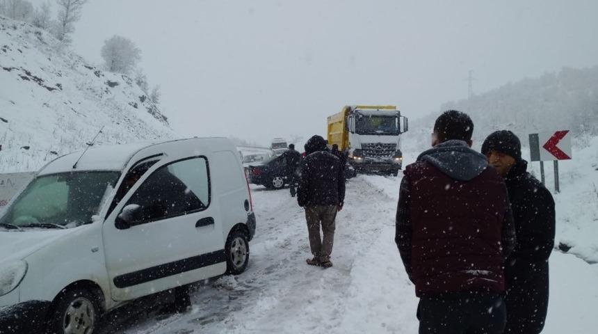 &Ccedil;elikhan&rsquo;da kar yağışı
