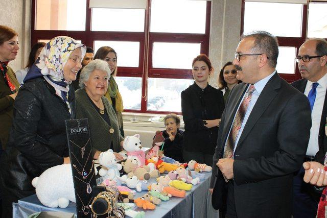 GAÜN Hastanesi’nde Tıp Fakültesi öğrencileri için kermes düzenlendi