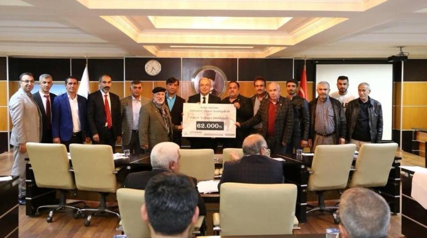 Belediyespor Kul&uuml;p Başkanı Aykut D&uuml;ndar belediyenin spora desteklerini a&ccedil;ıkladı