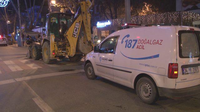 Bağdat Caddesi'nde doğalgaz kaçağı: cadde trafiğe kapatıldı