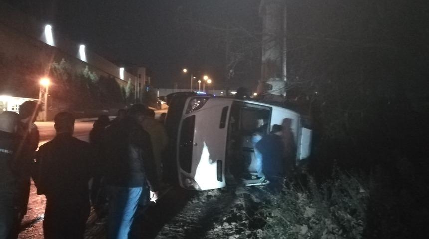 Gece yarısı feci kaza: &Ccedil;ok sayıda yaralı var