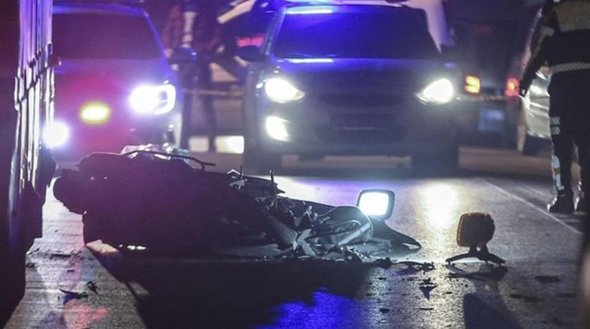 Yemek servisi yapan motorcu beton mikserinin altında kalarak can verdi!