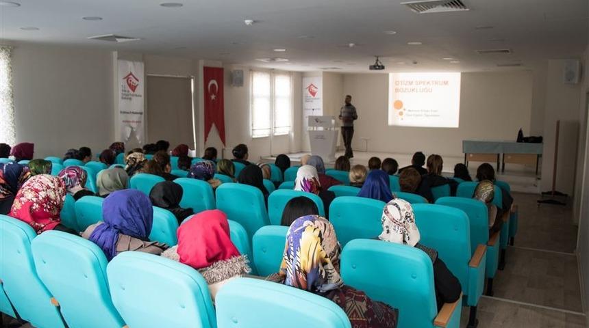 Otizm spektrum bozukluğu farkındalık eğitimleri verildi
