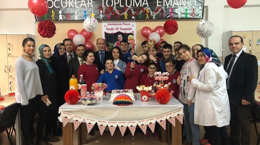 Kaymakam, &ouml;zel &ouml;ğrencinin mutluluğuna ortak oldu