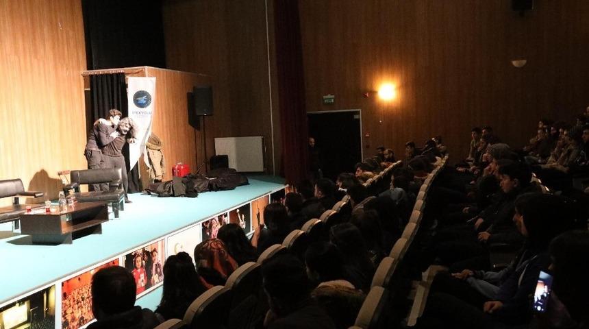 İpekyolu&rsquo;nda &ldquo;Beni Affet Anne&rdquo; oyunu sahnelendi