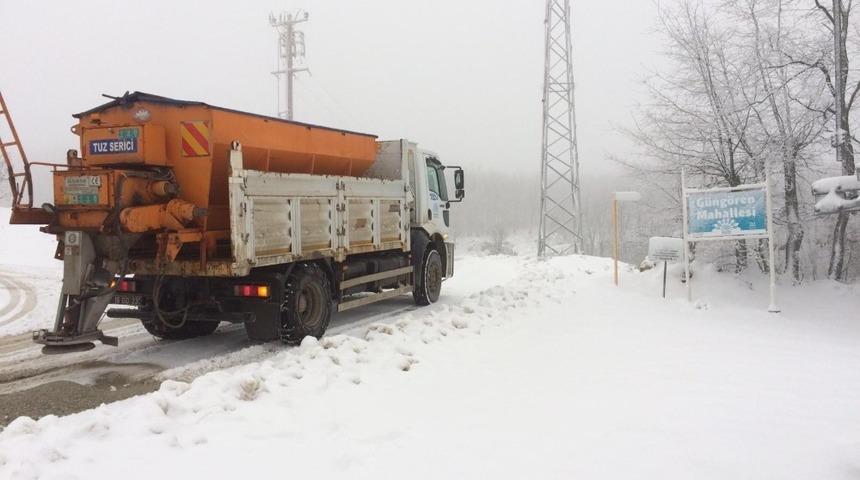 Nil&uuml;fer&rsquo;de karla m&uuml;cadele ekipleri iş başında