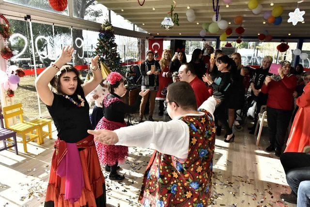 Engelsiz Kafe’de yeni yıl kutlaması