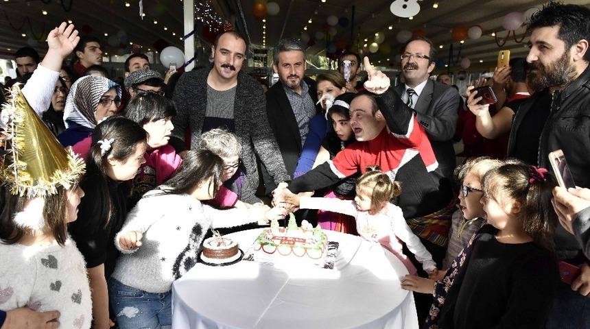 Engelsiz Kafe&rsquo;de yeni yıl kutlaması