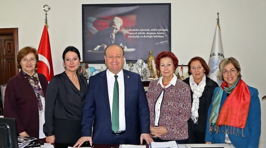 Başkan &Ouml;zakcan&rsquo;dan kadınlara destek