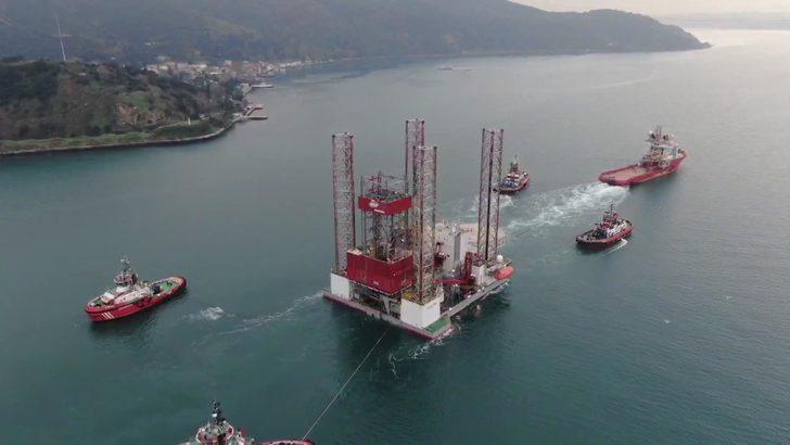 Dev platform İstanbul Boğazı'ndan geçti G1