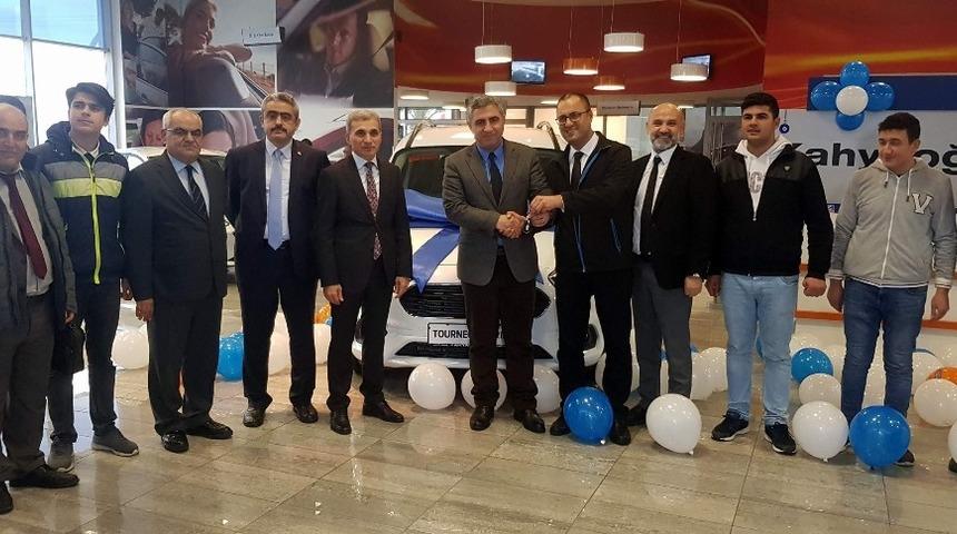 Nazilli Mesleki ve Teknik Lisesi &ouml;ğrencileri derslerini son model arabayla işleyecek